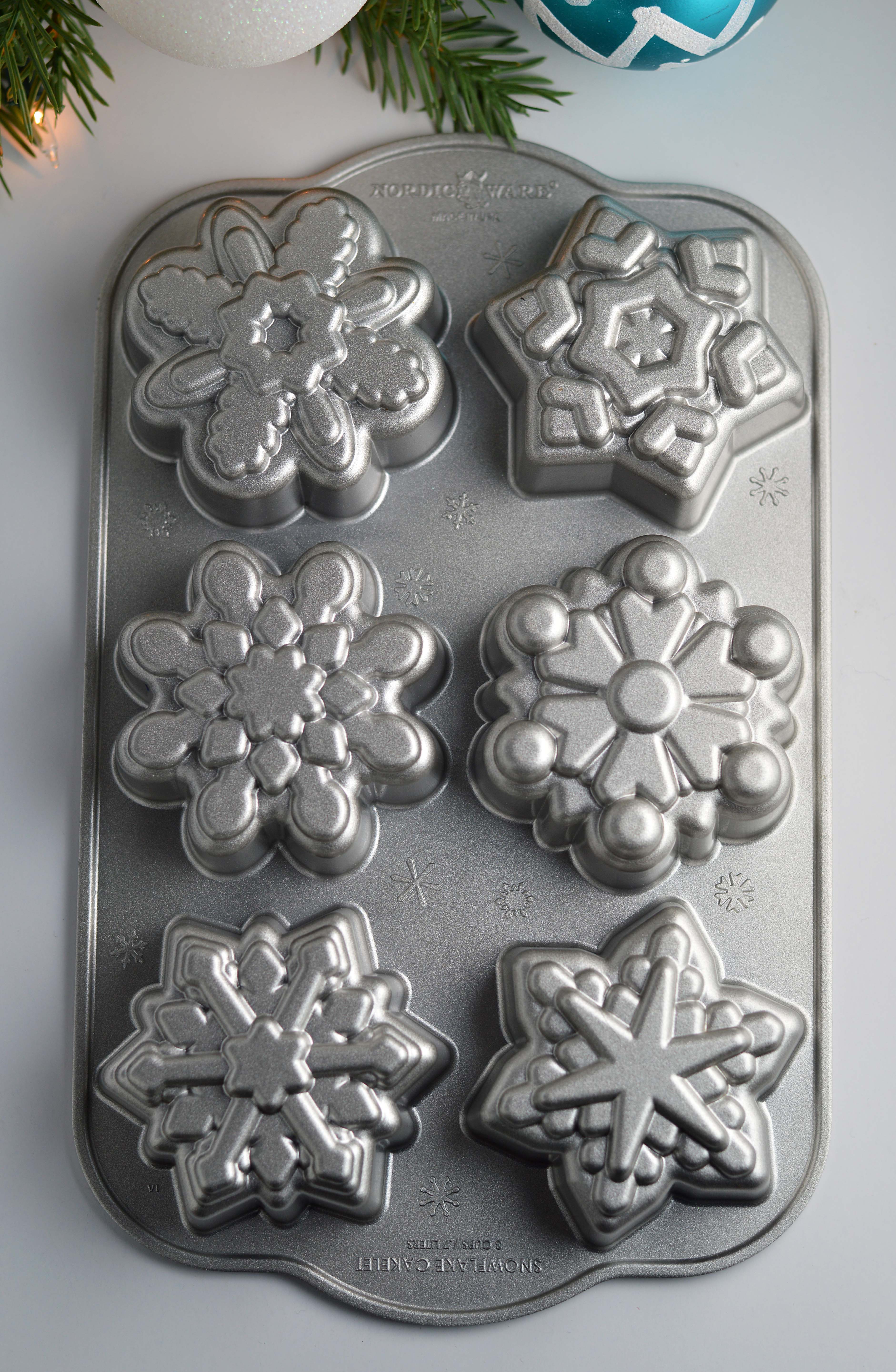 NW 89648 Nordic Ware® Frozen Snowflake Cakelet Pan
