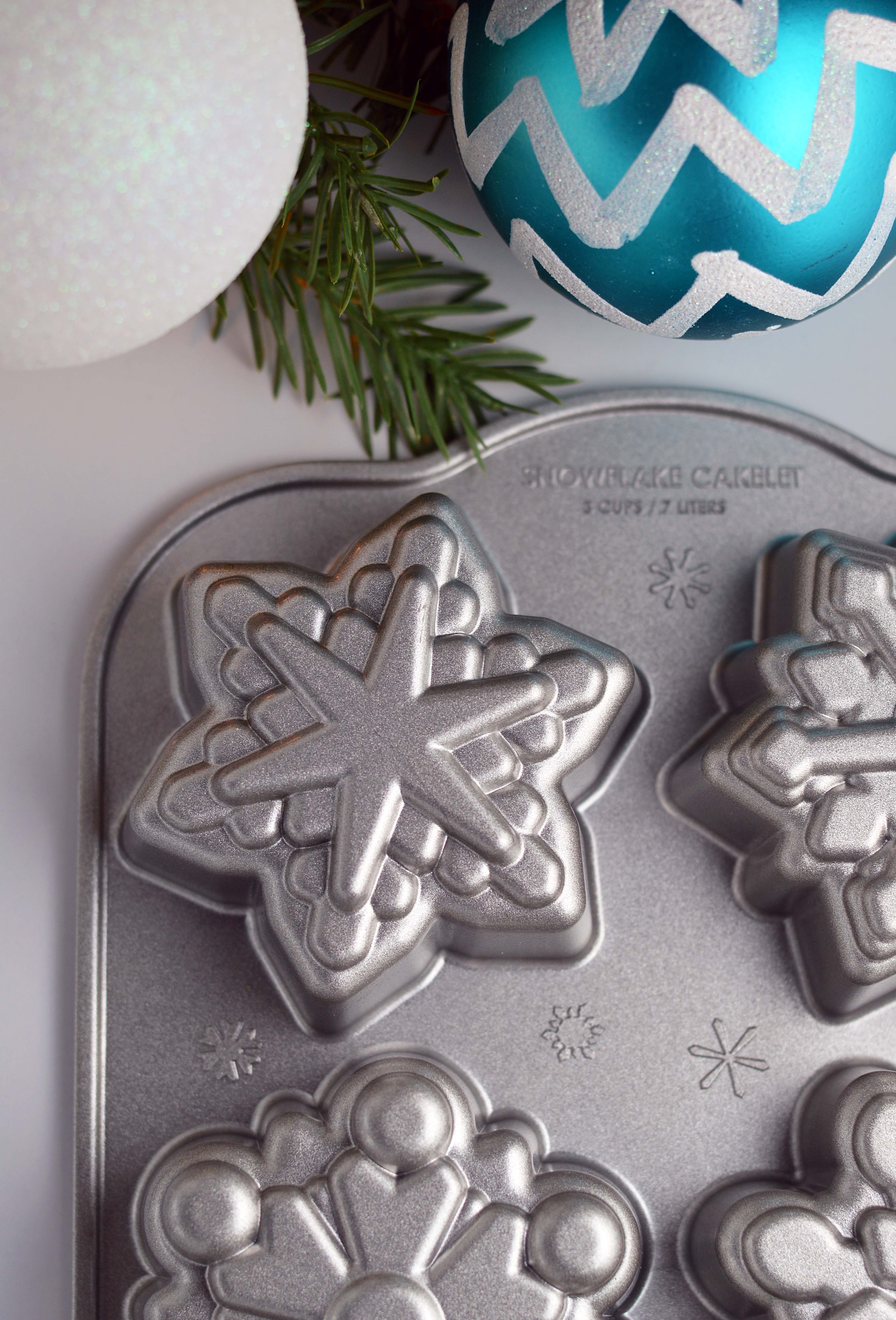 NW 89648 Nordic Ware® Frozen Snowflake Cakelet Pan