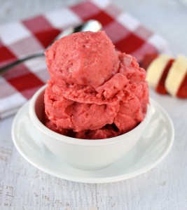 Strawberry cheesecake frozen yogurt